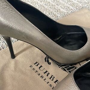 Authentic Burberry Leather Women’s Shoes
Beautiful forWedding, Prom or jeans